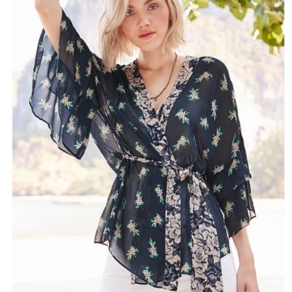 NWT Johnny Was Size Small Wrap Top